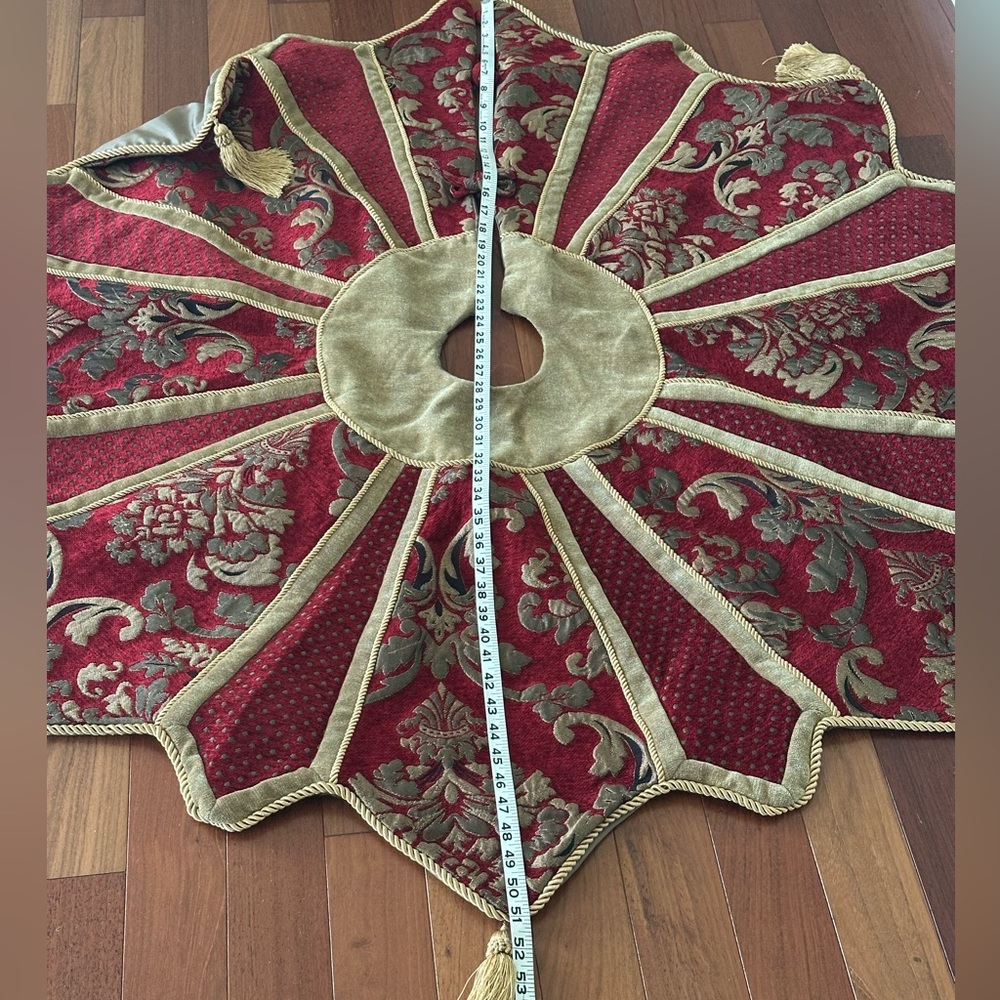 Christmas Tree Skirt - Victorian Christmas Tree Skirt - Bella Rose